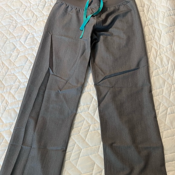 Figs Livingston Basic Gray Pants - Petite - XS - NWT - Picture 1 of 3